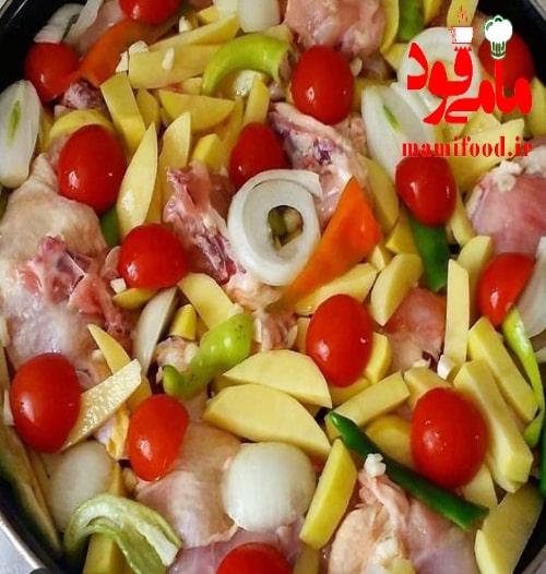 خوراک مرغ و سبزیجات روی گاز ترکی