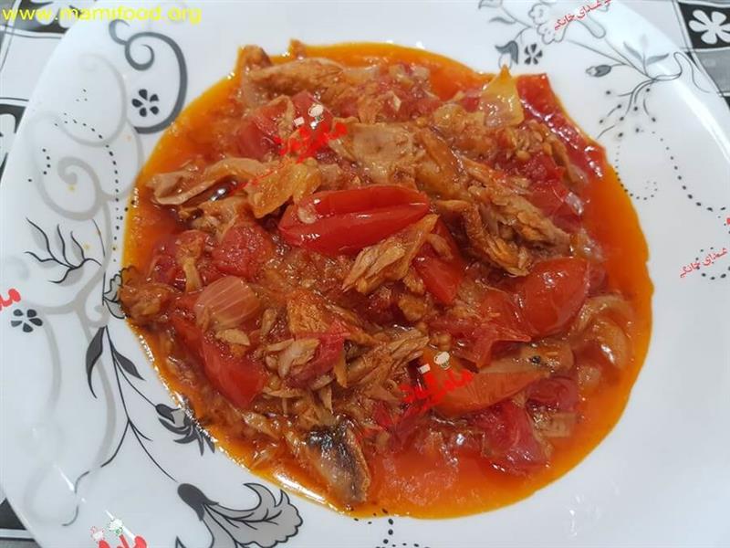 خوراک تن ماهی با گوجه